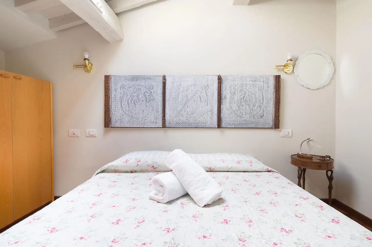 Apartment Tornaquinci Palace Florence Italy